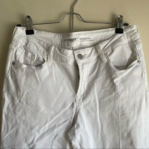 White high rise slim jeans 🧚‍♂️